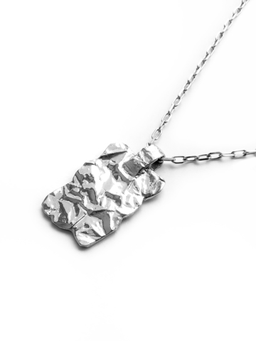 Серебряное колье с прямоугольным медальоном 