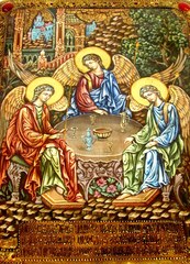 Инкрустированная живописная икона Троица 42х29см на натуральном кипарисе в подарочной коробке