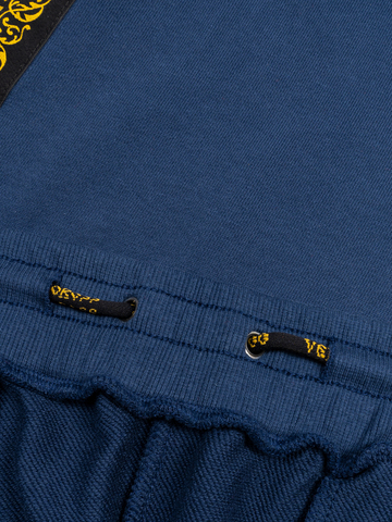 Спортивные штаны цвета синего денима без манжета, с лампасами. Плотный футер