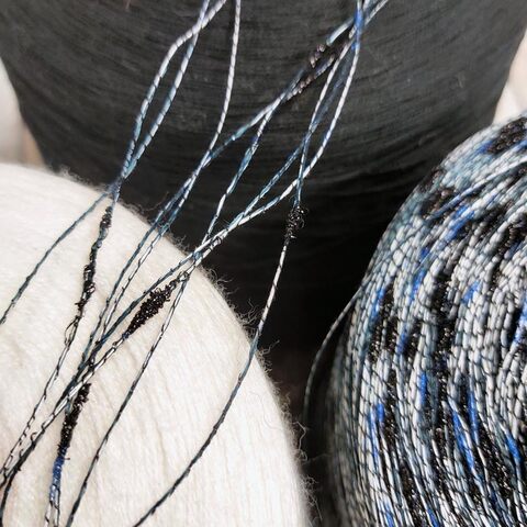 Лен (35%) с люрексом и шишибриками NODINO DI LINO 600 синий с черным