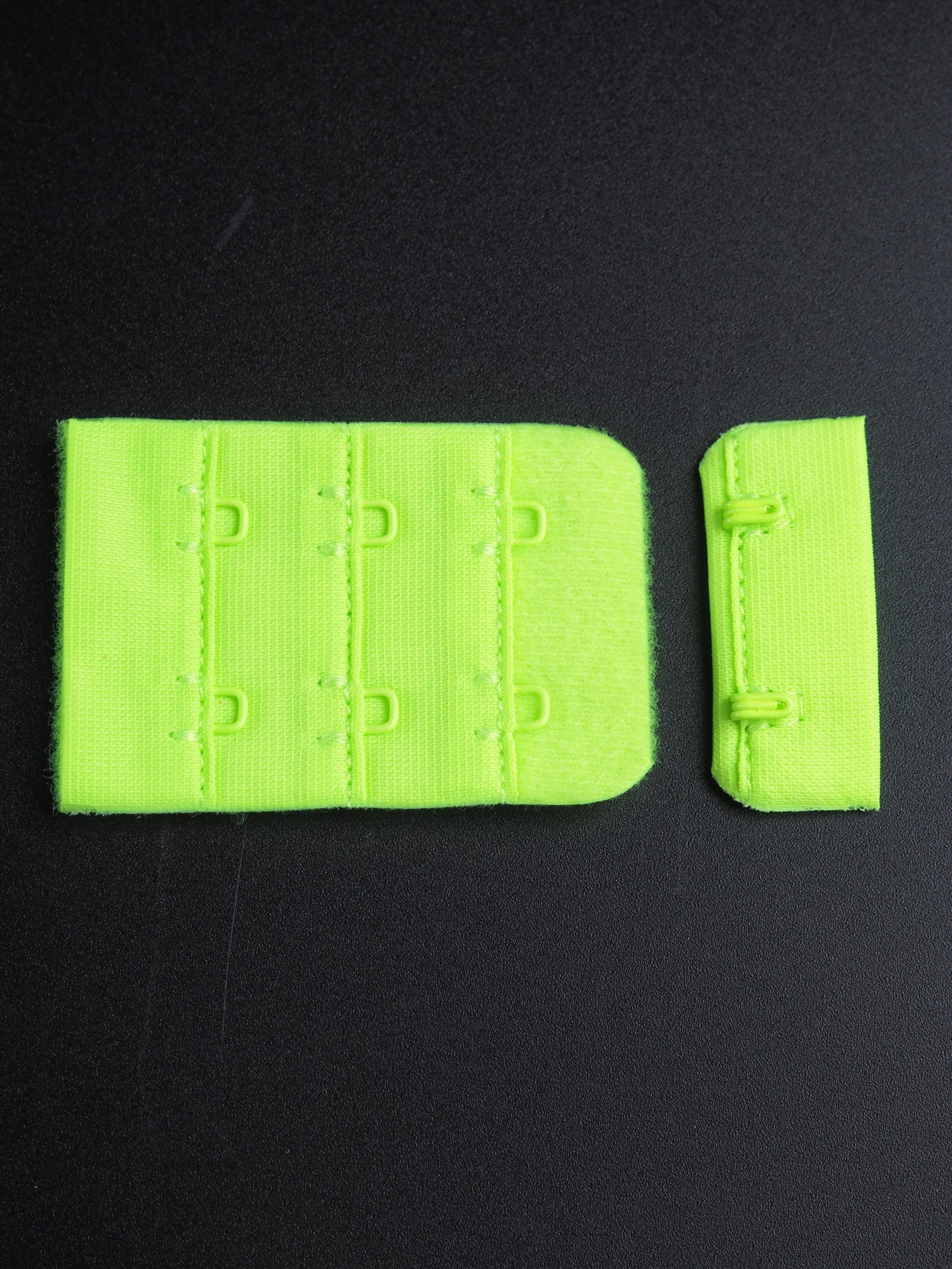 Застежка для бюстгальтера цвет желто-зеленый неоновый с крючками 2х3