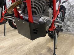 Пластиковая защита KTZ для мотоцикла Rockot R5X Rampage (4T ZS175FMM. б.вал) 2024