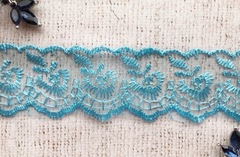 Вышивка на органзе, ш. 4,3 см.