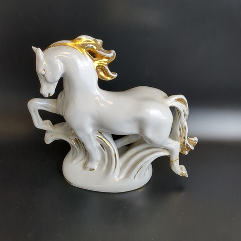 Статуэтка винтажная Конь-огонь, автор формы И.С. Ефимов, автор росписи Л.К. Блак, фарфор, золочение, Ленинградский фарфоровый завод ЛФЗ, СССР, 1960-1970 гг. Склеена нога
