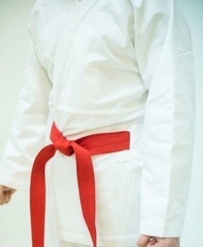 Кимоно для рукопашного боя с прорезями для пояса