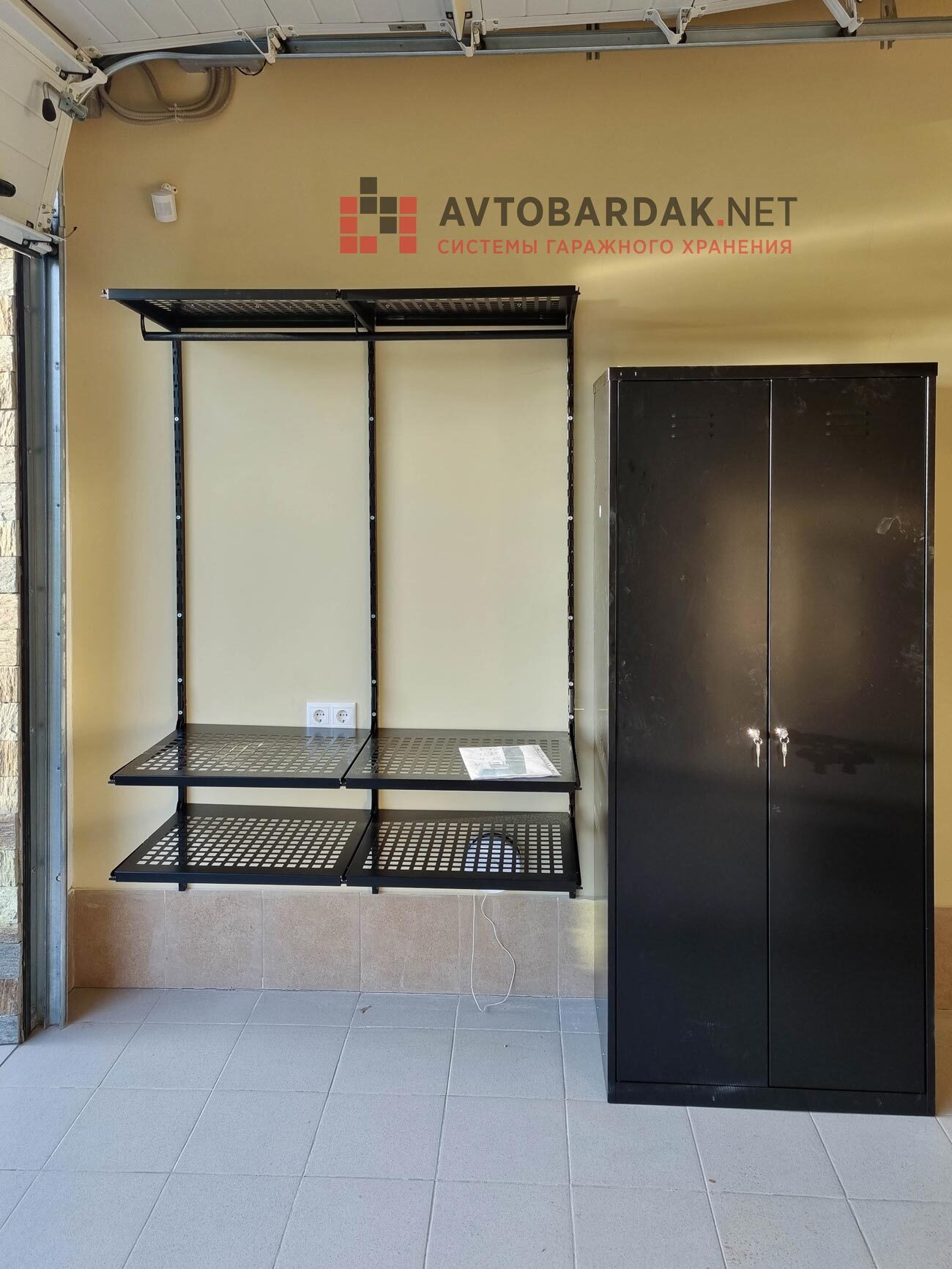 Проект №44: гараж 39 кв м (7,8 на 5) + покраска мебели в черный