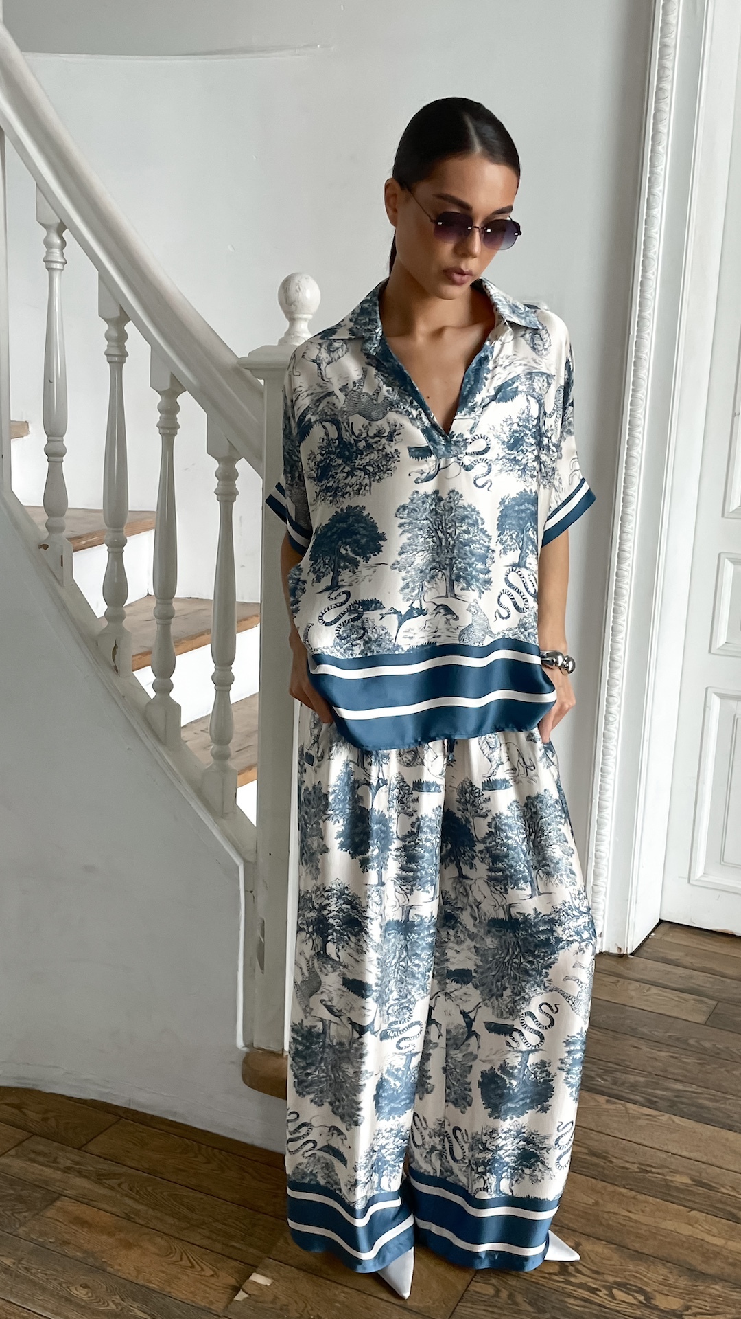 Костюм с рисунком Toile de Jouy