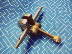 Коленвал UNITED PARTS для Husqvarna 137/142  5039208-01 (HR-H015)