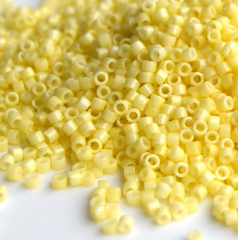DB-2101 Бисер цилиндрический Миюки делика 11/0 Лимонный лёд непрозрачный /Miyuki delica 11/0 Duracoat Opq Lt Lemon Ice