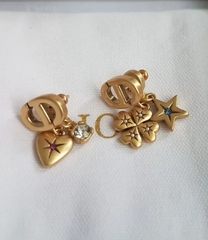 sergi-pusety-lucky-charm-style-dior-assimetrichnye-s-podveskami