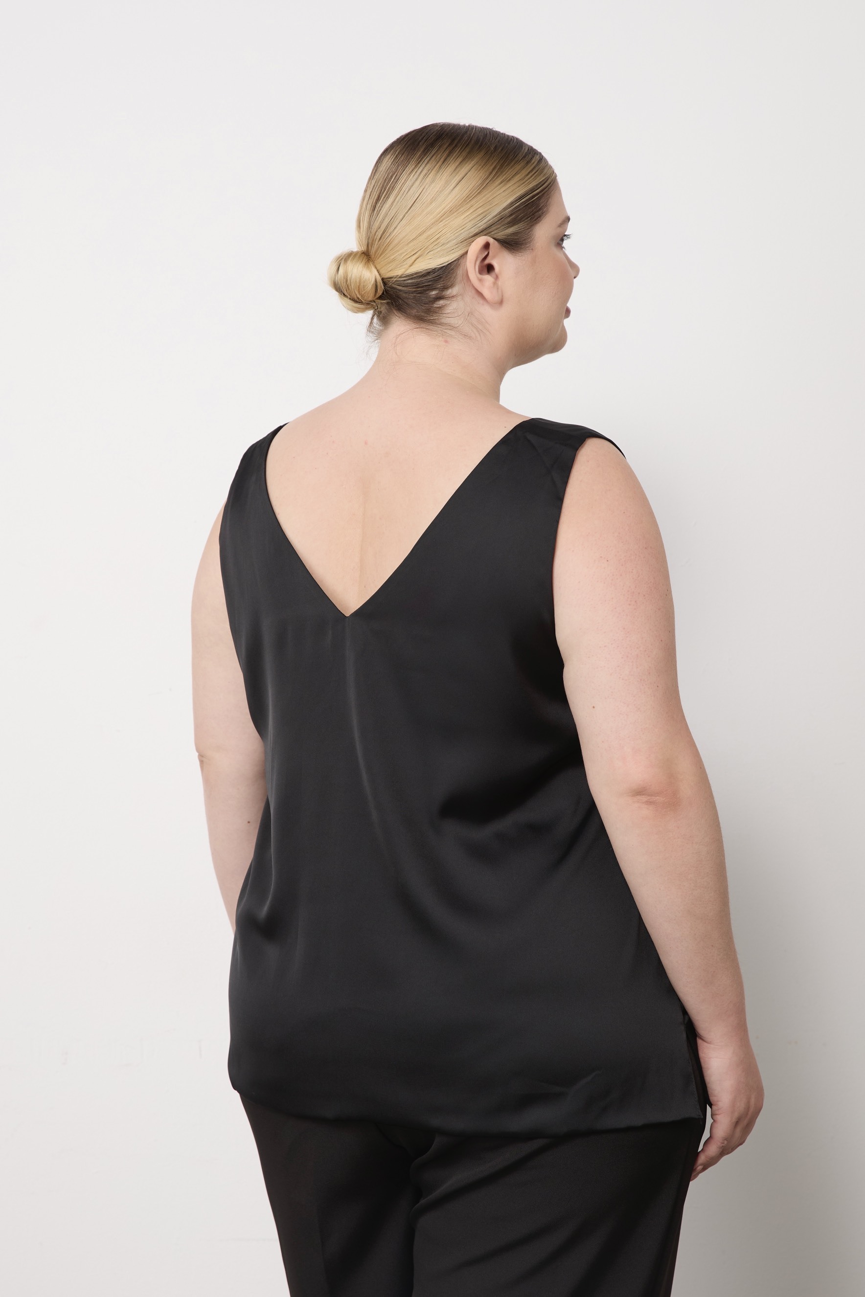 Топ двухслойный на широких бретелях, черный