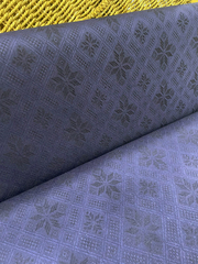 Ткань натуральная, с жаккардовым переплетением, рисунок : темно-синий ромб