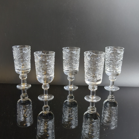 Рюмки хрустальные набор из 5 штук , 9 см, изящные, алмазная грань, винтаж СССР 1960-1990 гг