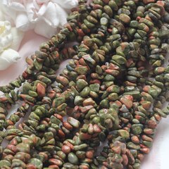 Унакит крошка, 5-15 мм, нить 75 см, К122