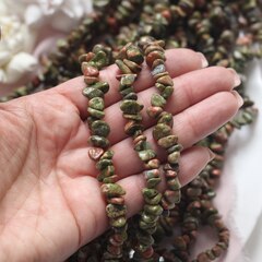 Унакит крошка, 5-15 мм, нить 75 см, К122