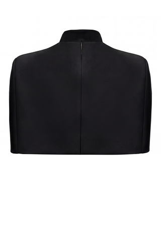 “Soulmuse” Короткий кейп на плечи.