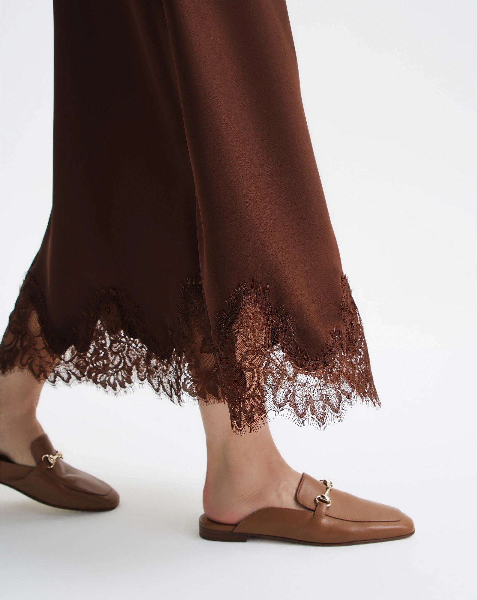 Платье-комбинация с кружевом