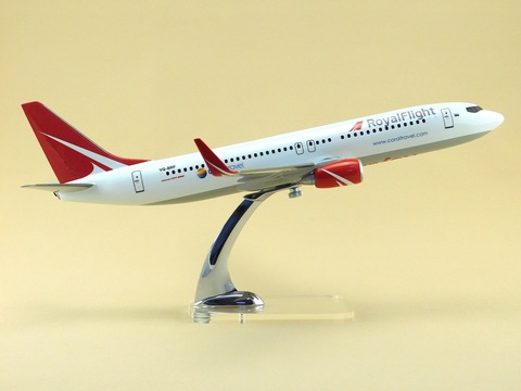 Модель самолета Boeing 737-800 (М1:100, Royal Fligt)