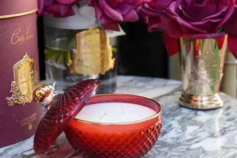 Свеча ароматическая 300г Cote Noire Red Round Art Deco с декоративной кисточкой