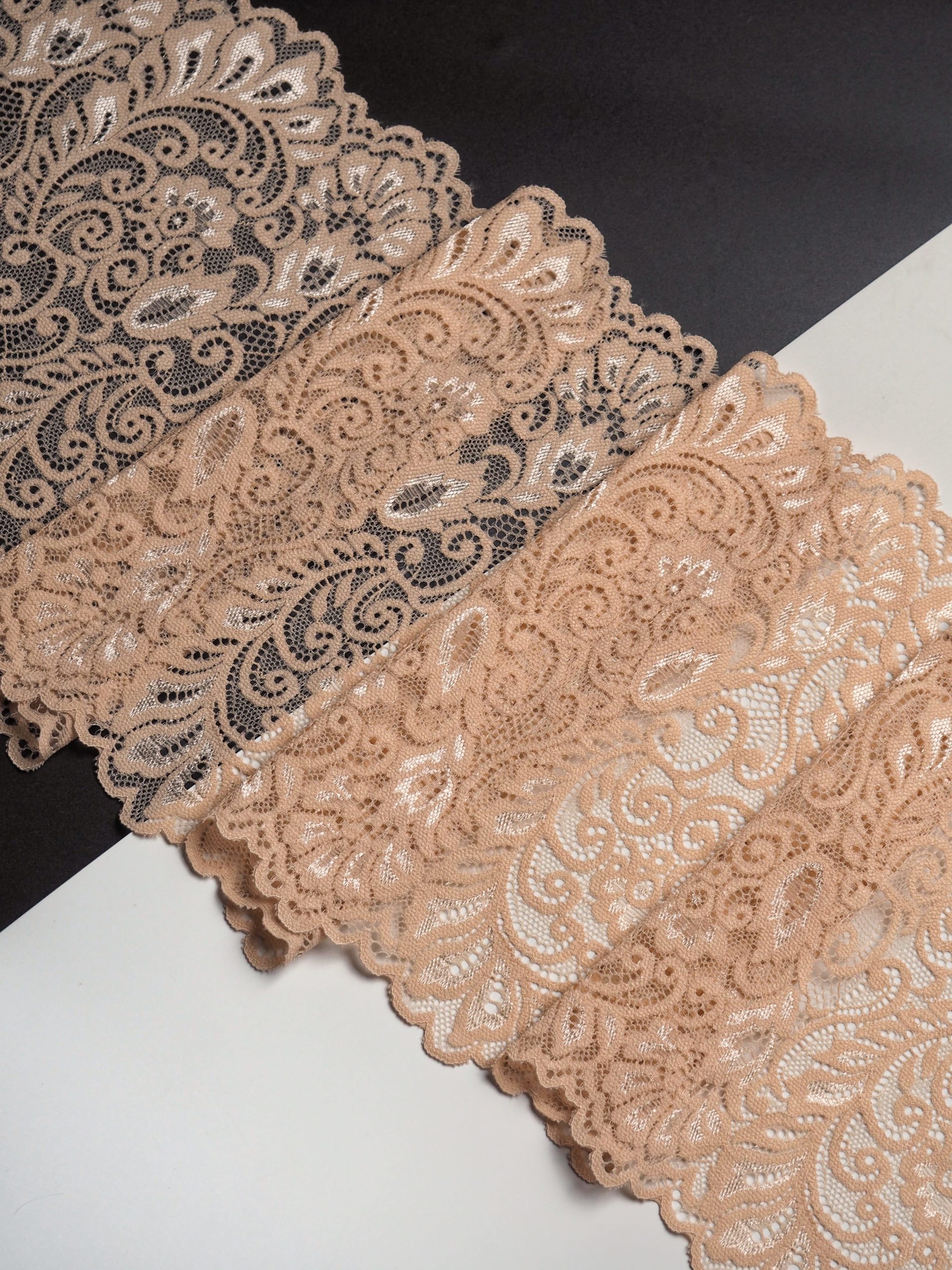Эластичное кружево бежевое ширина 19 см