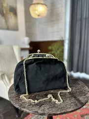 Женская сумка-саквояж с фермуаром из натуральной замши черного цвета