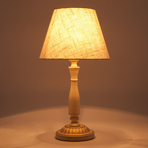 Классическая настольная лампа 01060/1 белый с золотом