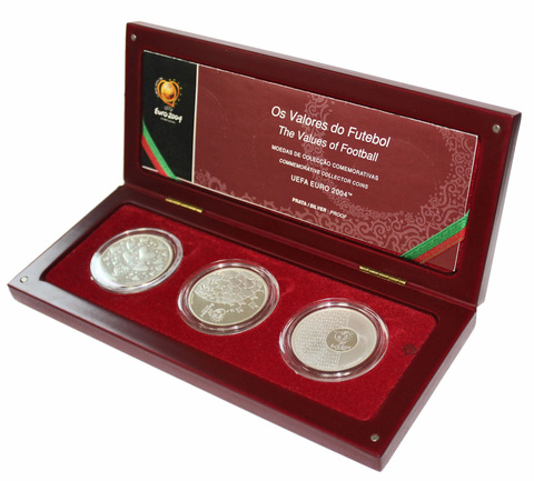 Набор из 3 монет 8 евро. Чемпионат Европы по футболу - 2004. Португалия. Серебро. 2003 г. Proof. В коробке с сертификатом