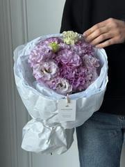 Букет моно из лизиантуса