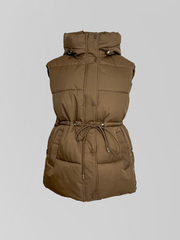 Жилетка YLL A1915 однотонная с капюшоном и утягивающим поясом на талии