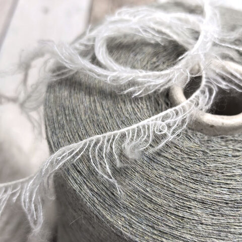 Травка кашемир на шелке CARIAGGI NIRVANA TAGLIATO 180 белый молочный