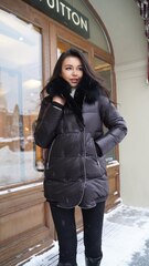 Черный пуховик с декоративной молнией и меховым воротником