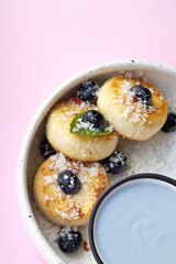 СЫРНИКИ С КОКОСОВОЙ СГУЩЕНКОЙ