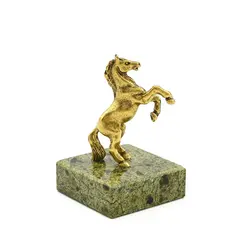 Конь на подставке из змеевика 35*35*53мм