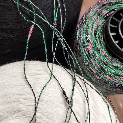 Лен (35%) с люрексом и шишибриками NODINO DI LINO 600 зеленый с сиреневым