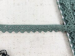 Кружево плетеное, ш. 1,8 см, серо-зелёный
