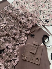 Вышивка на сетке розовая/черная 23 см