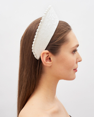 Кокошник S белый с жемчужным декором