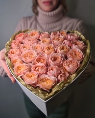 Сердце из пионовидных роз Джульетта.