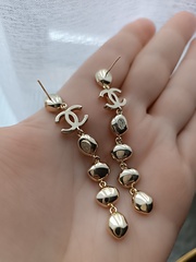 20812-sergi-v-stile-chanel-dlinnye-s-cvetnymi-kamnyami