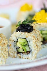 РОЛЛЫ С ЧЕРНОЙ ИКРОЙ, МАНГО И ВЕШЕНКАМИ NEW
