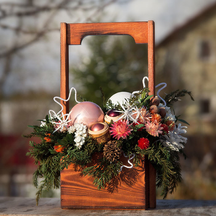 Новогодняя композиция подарок декор с сухоцветами заказать в Перми