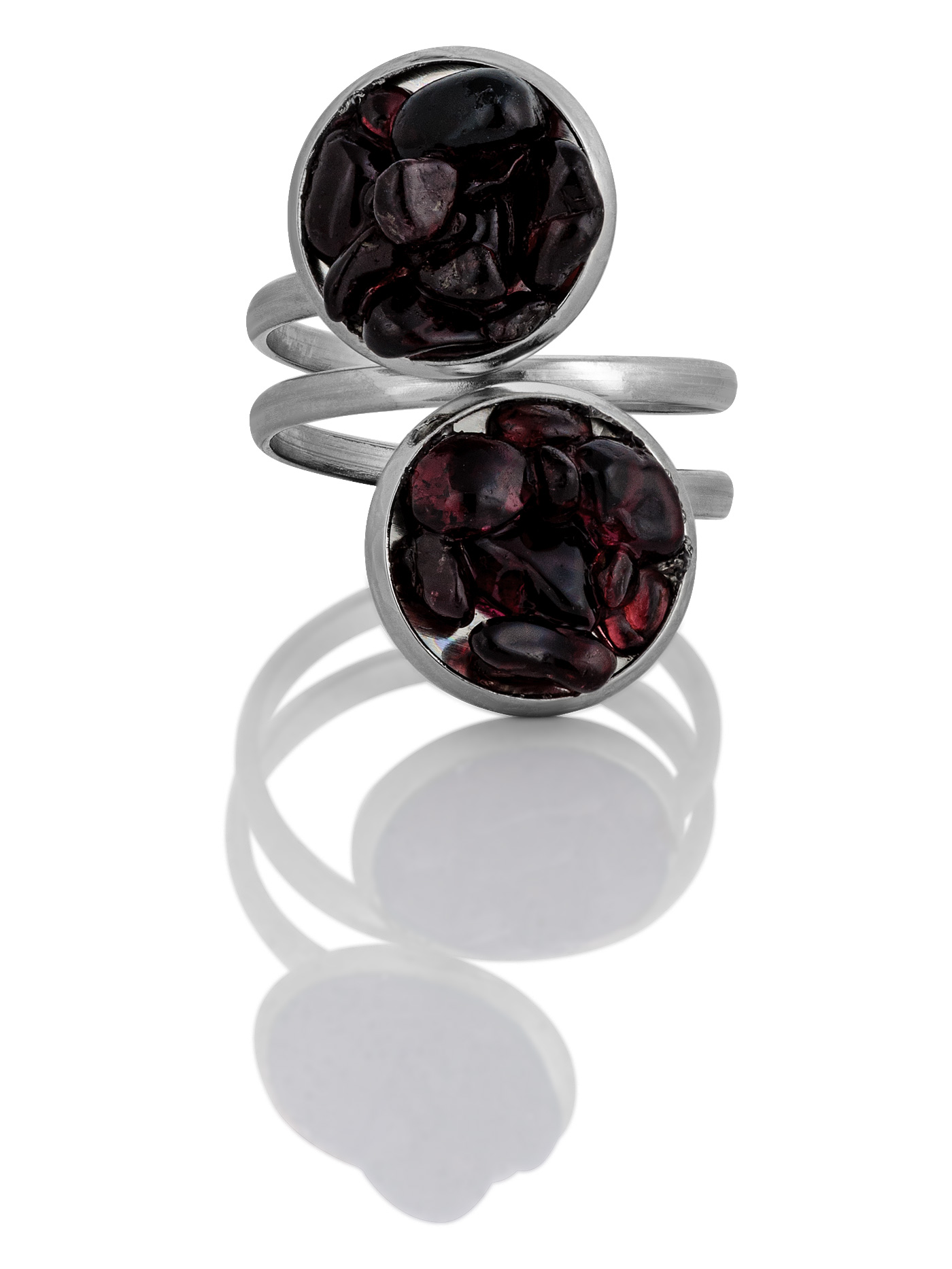 Кольцо с гранатом