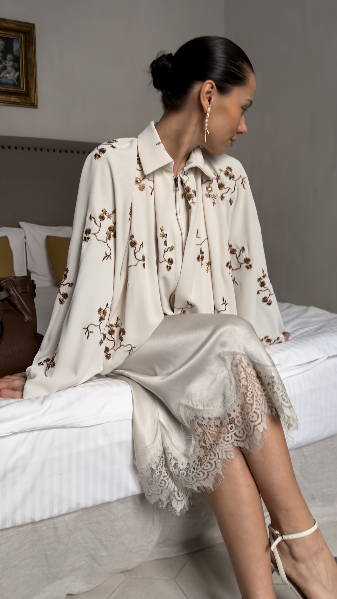 Бомбер с широкими рукавами