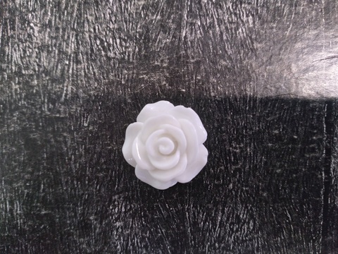 роза цвет белый  2см