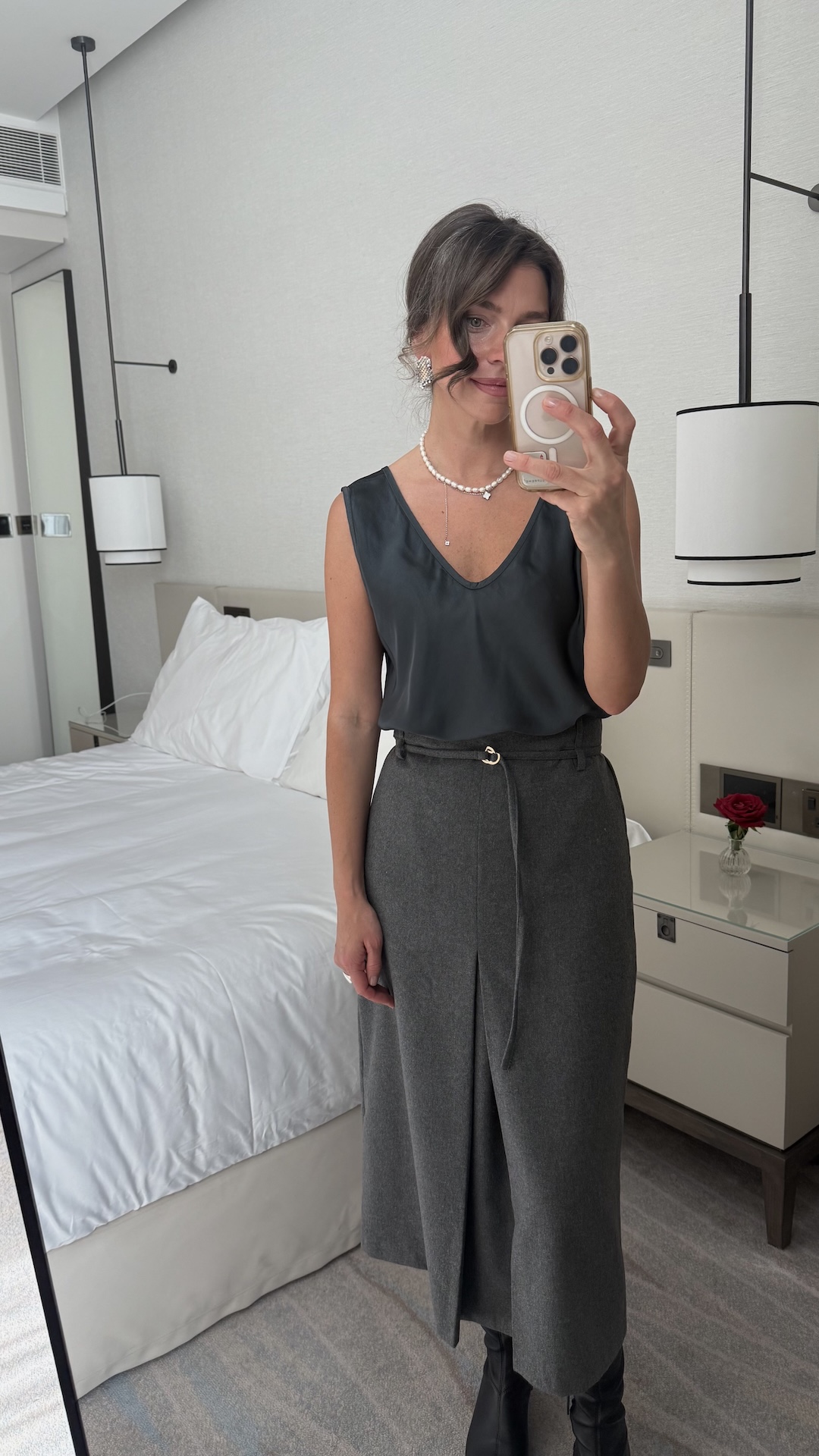 Топ с V-образным вырезом скроенный по косой