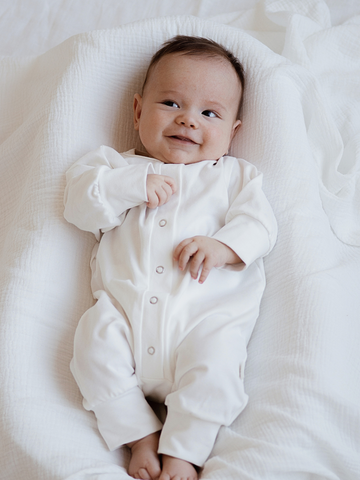 Комбинезон для новорожденного белый