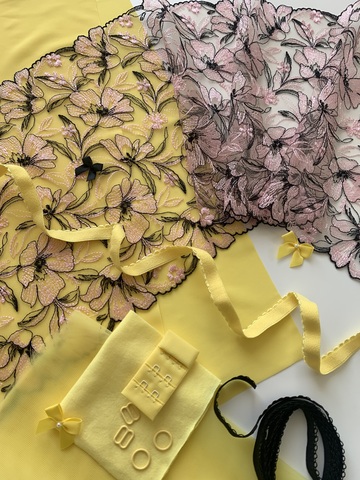 Вышивка на сетке розовая/черная 23 см