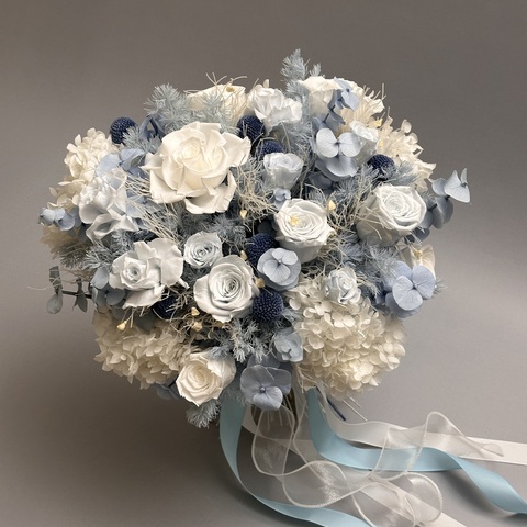 «Голубой фарфор» - букет из стабилизированных цветов
