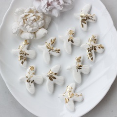 Подвеска фарфоровая Птичка (белый с золотом) 34*42 мм S038