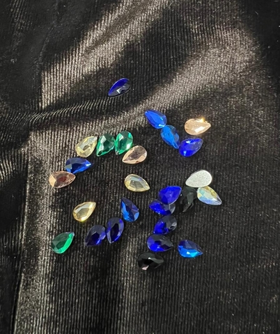 Стеклянные стразы  (5,5*8мм) 25шт, цвет микс